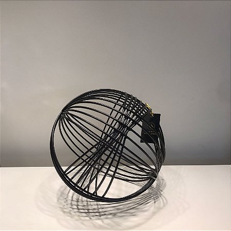 ESCULTURA DECORATIVA BOLA EM METAL PRETA