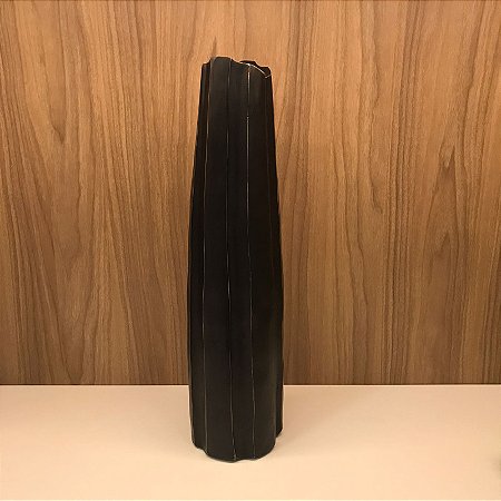 VASO PONTY PRETO DE RESINA PEQUENO