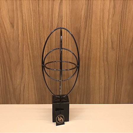 PEÇA DECORATIVA DE METAL COM BASE EM MARMORE PRETO  PEQUENO
