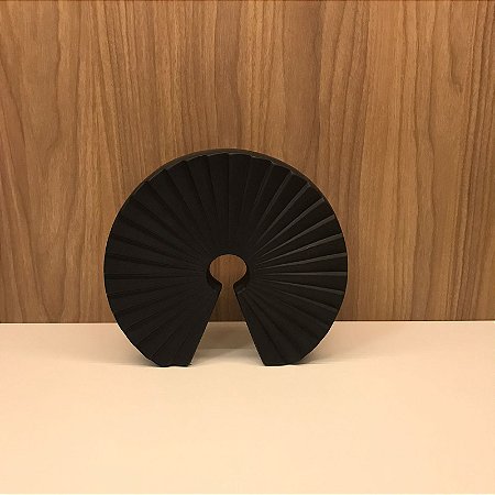 ESCULTURA MODENA EM RESINA PRETA  GRANDE
