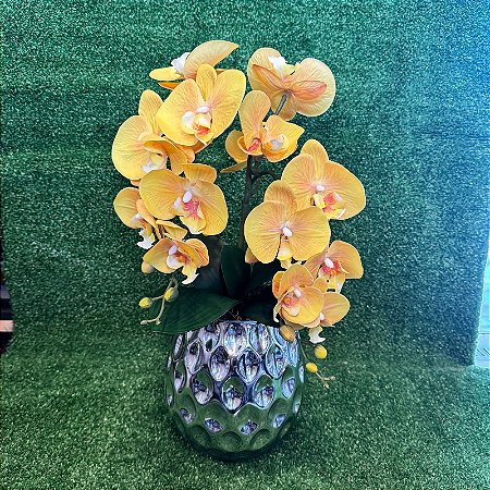 ARRANJO COM ORQUIDEA AMARELA E VASO DE VIDRO PRATA 52X23CM