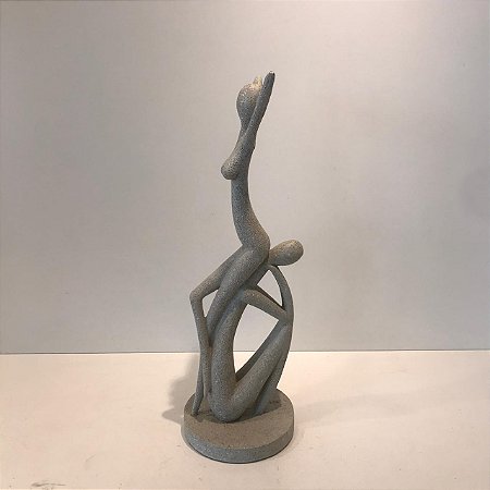 ESCULTURA EM POLIRESINA CASAL CINZA 36X11CM