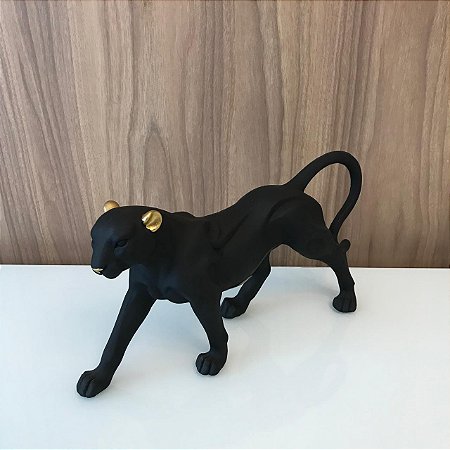 ESCULTURA PANTERA DE RESINA PRETA COM DETALHES DOURADO