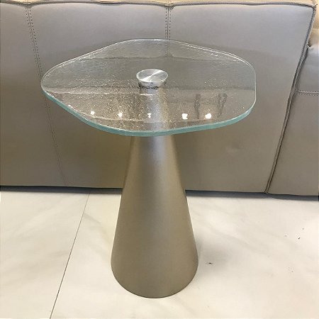 MESA LATERAL FLORA DOURADO E VIDRO TRANSLUCIDO PEQUENA 56X41CM