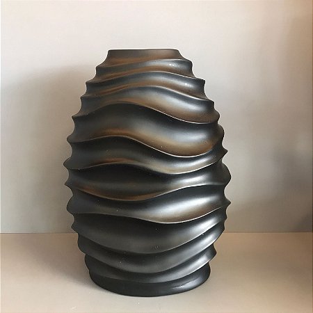 VASO EM POLIRESINA PRETO FOSCO ONDAS 30X22CM