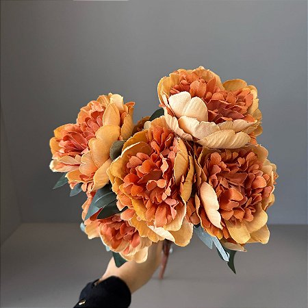 BUQUE FLORES PEONIA LARANJA SALMAO OUTONADA