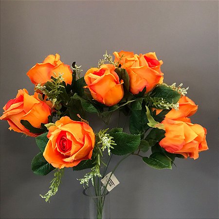 BUQUE DE ROSAS LARANJA COM COMPLEMENTO
