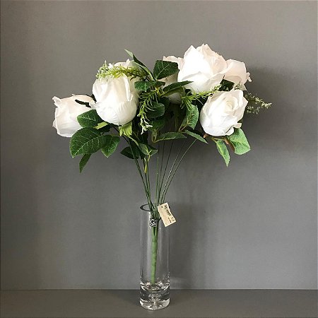 BUQUE DE ROSAS BRANCAS COM COMPLEMENTO