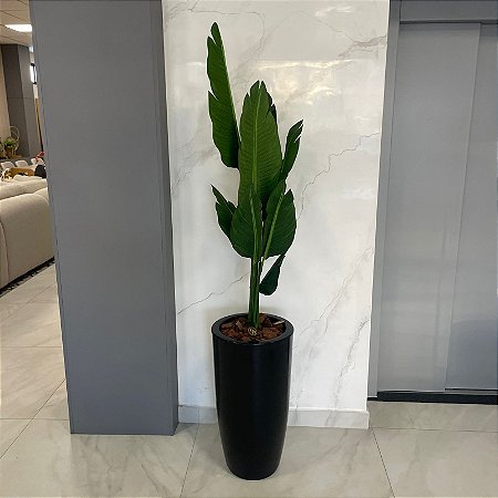 ARRANJO DE CHÃO BANANEIRA E VASO DE PLÁSTICO PRETO 1,90M