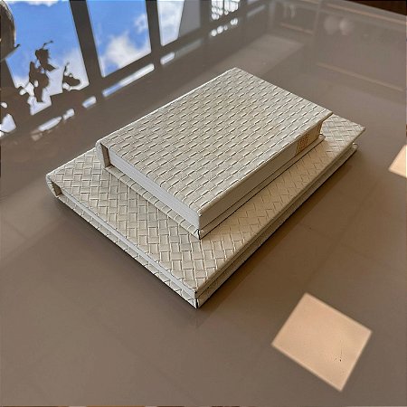 CAIXA LIVRO EM MDF COM REVESTIMENTO EM PU BRANCO G 29x21cm P 15x20cm