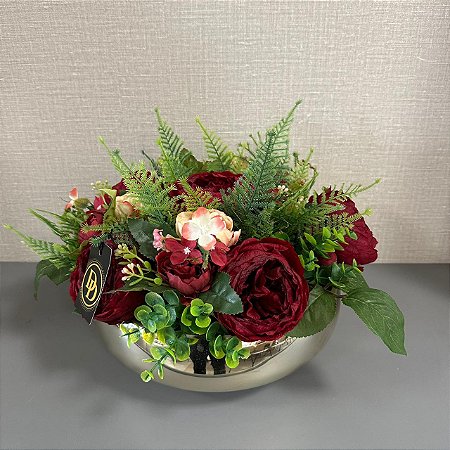ARRANJO COM ROSAS VERMELHAS E VASO DOURADO ESPELHADO