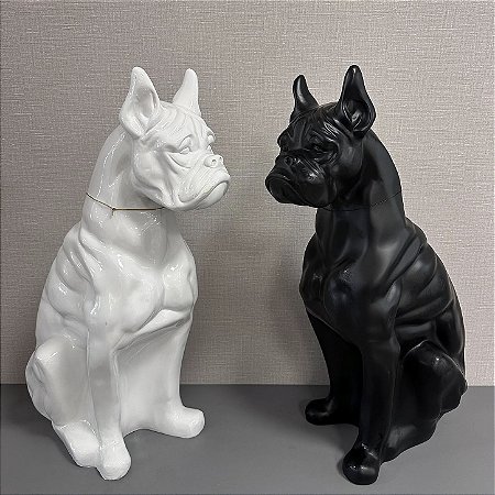 ESCULTURA CACHORRO BULDOG SENTADO PRETO E BRANCO 75X27CM