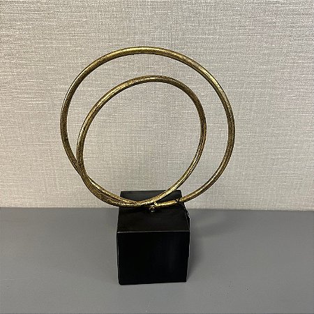 ESCULTURA CIRCULO DOURADO EM METAL