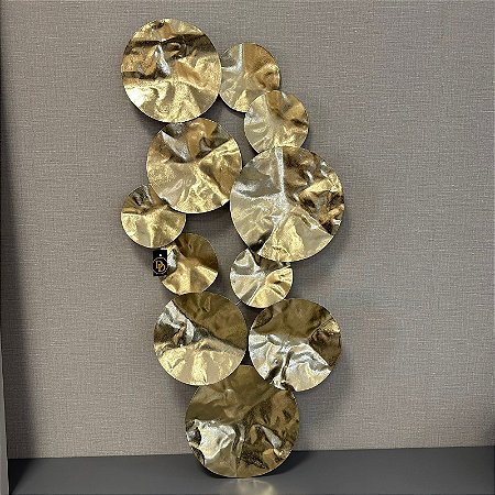 ESCULTURA DE PAREDE EM METAL DOURADO