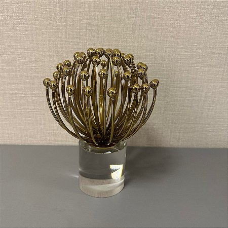ESCULTURA EM CRISTAL E METAL