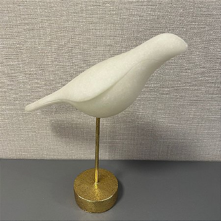 ESCULTURA EM RESINA PASSARO  BRANCO COM BASE DOURADO G