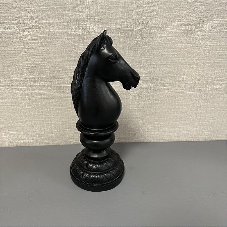 ESCULTURA XADREZ PRETO 34CM