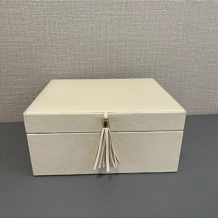 CAIXA EM MDF COM REVESTIMENTO EM PU