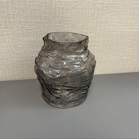 VASO DECORATIVO EM VIDRO FUME P
