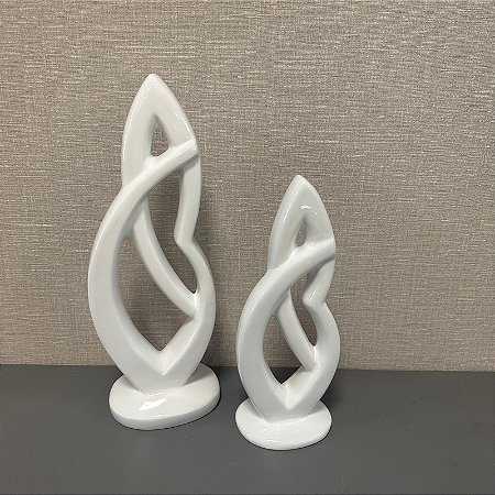 ESCULTURA KISS EM RESINA BRANCO G 39x15cm M 30x12cm