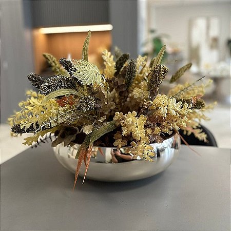 Arranjo de Mesa com Mix de Folhagens Outonadas e Vaso Espelhado Dourado 59cm
