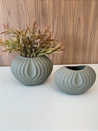 VASO HARMONIA VERDE FOSCO COM PINTINHAS PRETAS G 19x25cm M 22x15cm