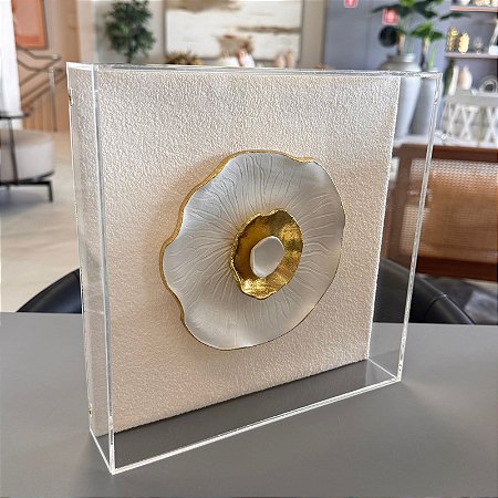 Quadro Acrilico com Escultura Branco e Dourado Modelo 02 25x25cm