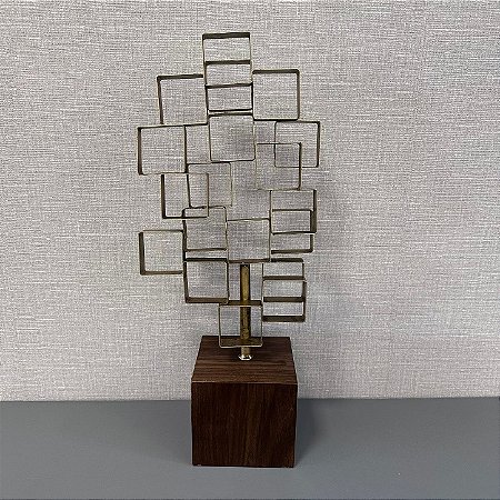 ESCULTURA EM METAL E MDF