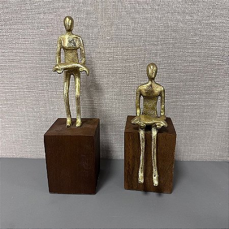 ESCULTURA PESSOA EM METAL E MADEIRA G28X11CM E P21X11CM
