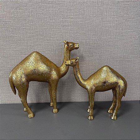 ESCULTURA DROMEDÁRIO EM POLIRESINA DOURADO G32X10CM P26X26CM