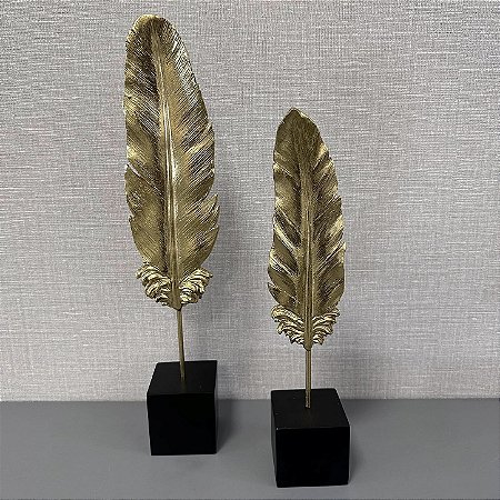 ESCULTURA PENA EM POLIRESINA DOURADO G 41CM M 33CM