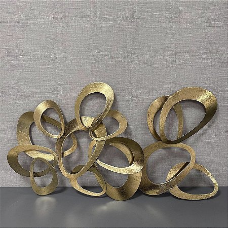ADORNO DE PAREDE EM METAL DOURADO 96x55cm