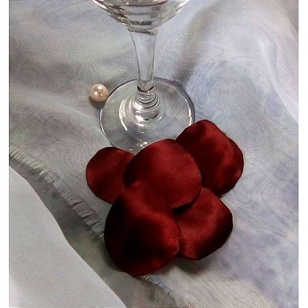 Kit com 100 pétalas de rosas artificiais em cetim para Casamento -Decoração