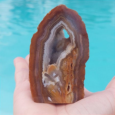 Ágata natural com base serrada