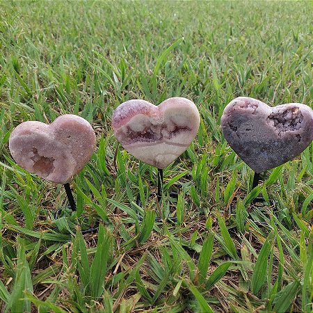 Coração de Ametista Rosa natural em base de metal