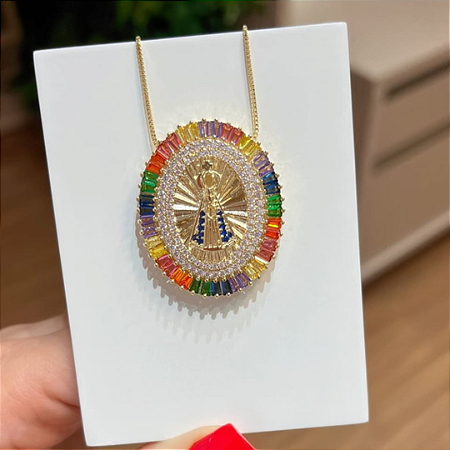 Pingente Luxo Nossa Senhora Aparecida Banho de Ouro zircônias coloridas