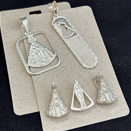 Pingente Nossa Senhora Aparecida com moldura, material prata 925.