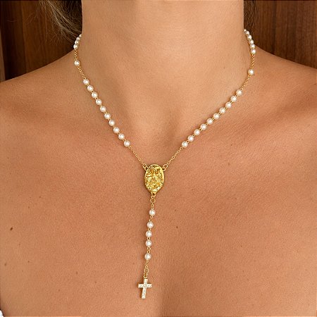 Gargantilha Terço de pérolas brancas banhado a ouro com pingente Divino Pai Eterno