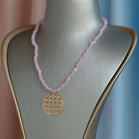 Colar Pedras Naturais Jade Lilas Com Mandala banhada a ouro amarelo
