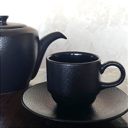 JOGO 2 XÍCARAS COM PIRES - CAFÉ EXPRESSO - PORCELANA - EMPILHÁVEL - 90 ML - COR PRETA COM TEXTURA