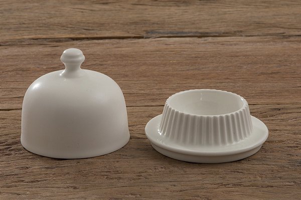 MANTEGUEIRA PORCELANA COM TAMPA - 8,5 DIAM X 8,3 CM H - LINHA MINIMAX