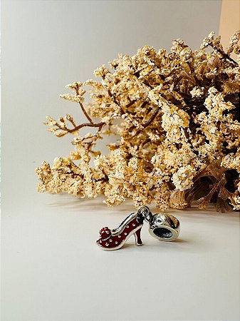 Berloque sapato de bolinha