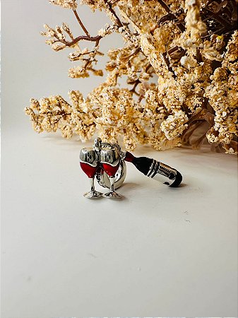 Berloque patuá - 2 taças e garrafa de vinho