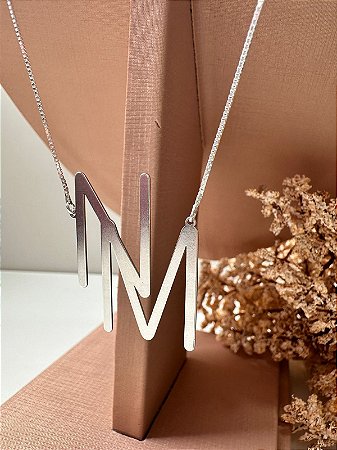 Colar personalizado letras sobrepostas grossinha