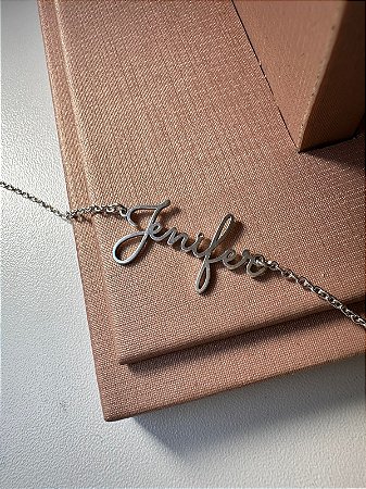 Pulseira personalizada fonte fina com símbolo