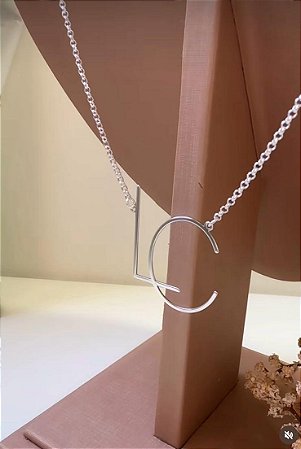 Colar personalizado letras sobrepostas fina
