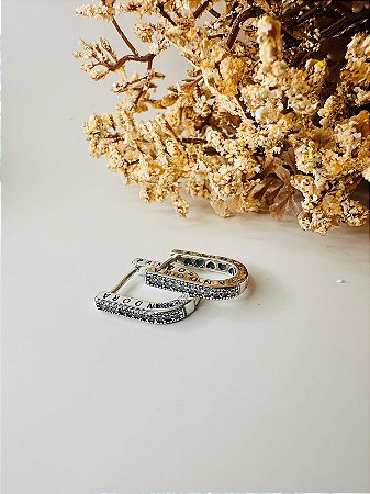 Brinco inspiração Pandora argola em U cravejada