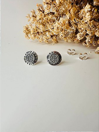 Brinco inspiração Pandora círculo cravejado