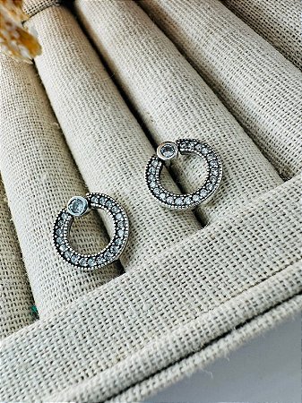 Brinco inspiração Pandora cravejado com escrita