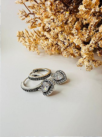 Brinco inspiração Pandora argola cravejada com coração pendurado